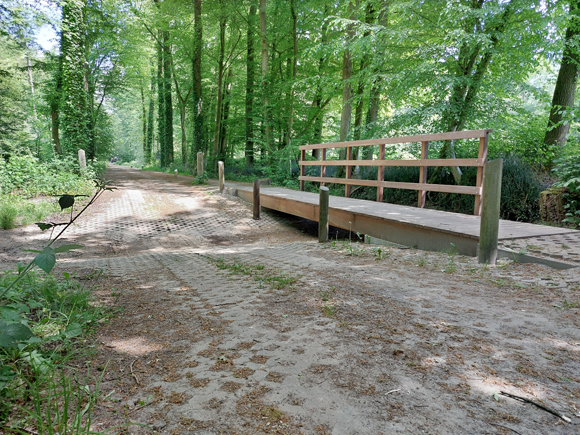 Weg om Ros en Lintum, waterpassage