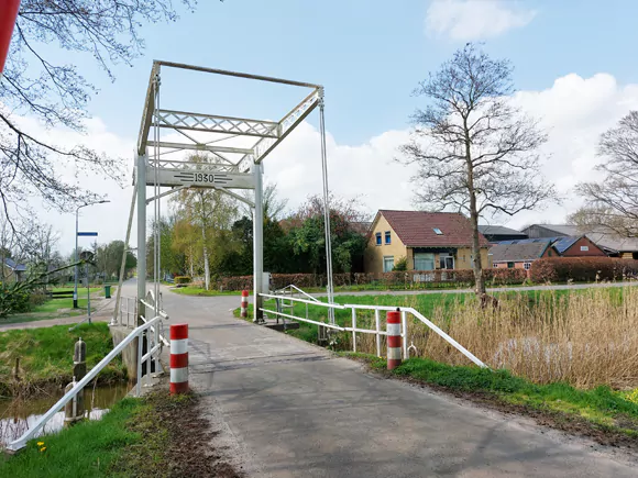 Peebos, brug over de Doezumertocht