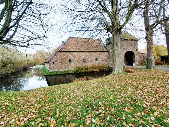 Lottum, kasteel De Borggraaf (1551)