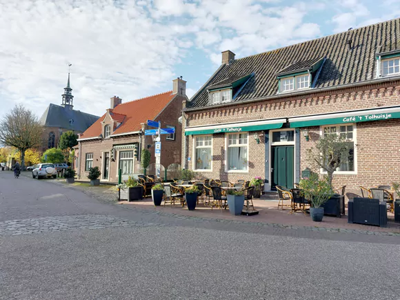 Broekhuizen, Veerweg