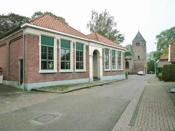 Rekken, Lindevoort, voormalige school